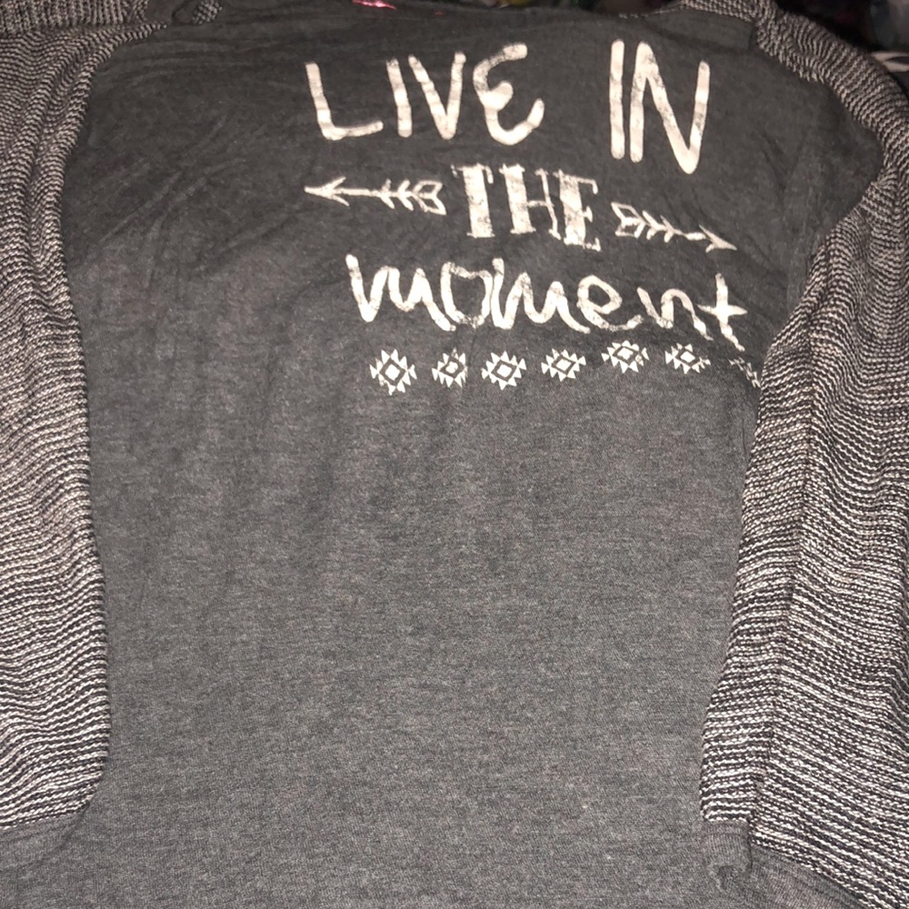 grey medium sleeve tee